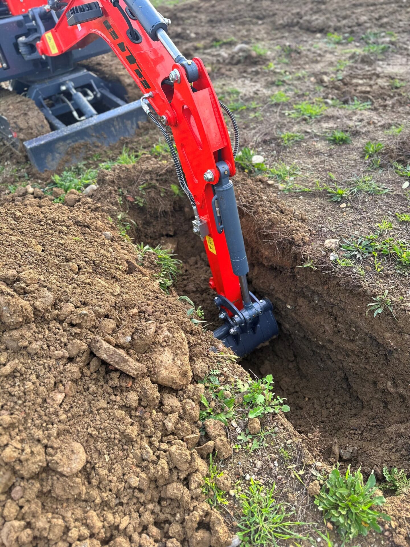 Débarras Net et Propre dispose d’une minipelle pour vos travaux de terrassement